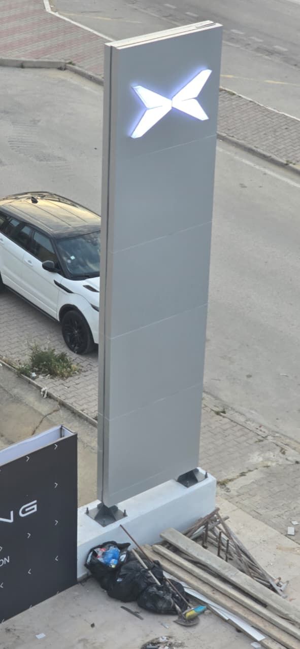 Totem Publicitaire — 8